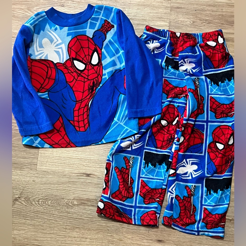 Spiderman 2-piece pajamas, size 4